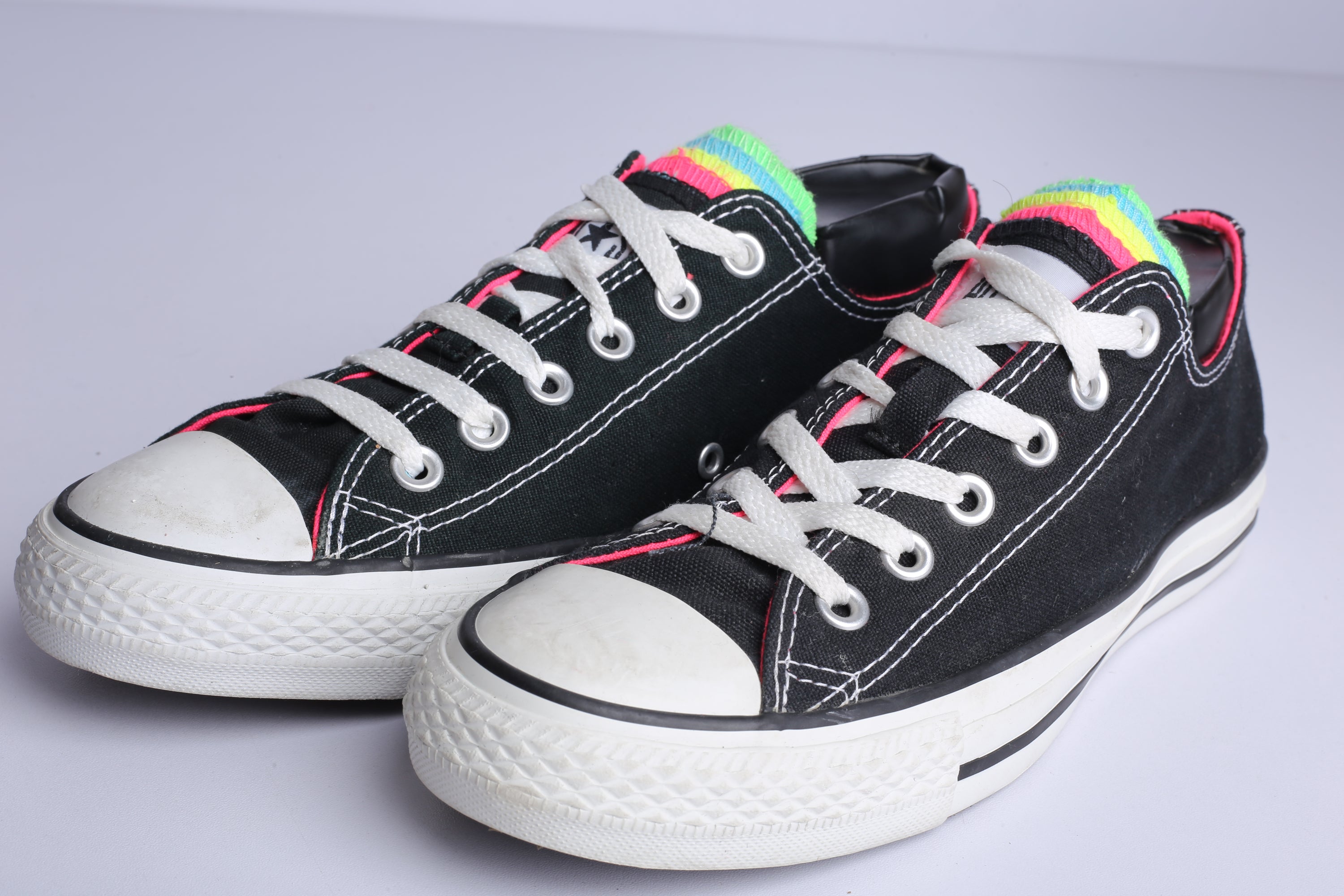 Chuck Taylor All Star Low Navy Rainbow Sneaker (Condition Premium)
